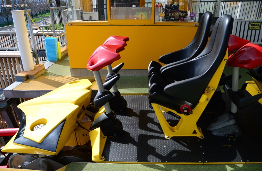 ナガシマスパーランドのスチールドラゴン2000の車両リニューアル後の全景